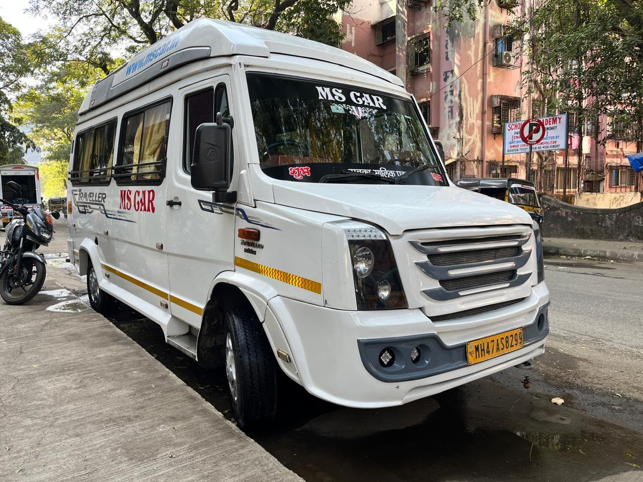 13 SEATER TRAVELLER